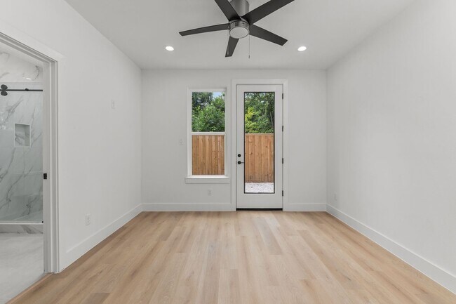 Building Photo - 3344 Sauer St