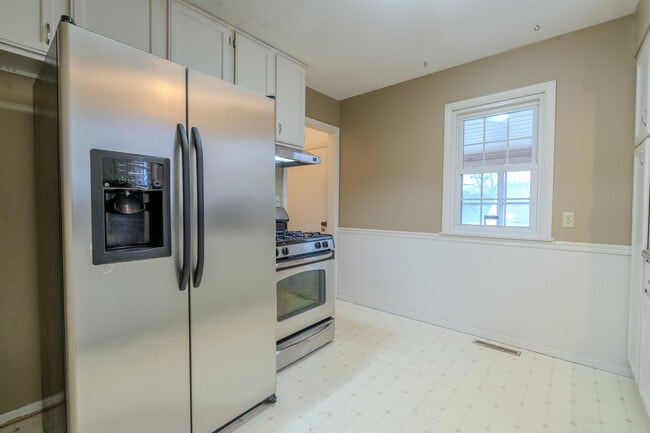 Building Photo - 6825 Xerxes Ave S