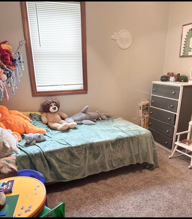 Building Photo - 523 E 1st St