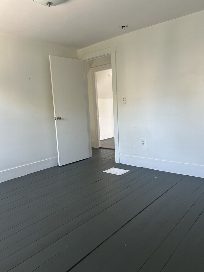 Building Photo - 11 Trinity St