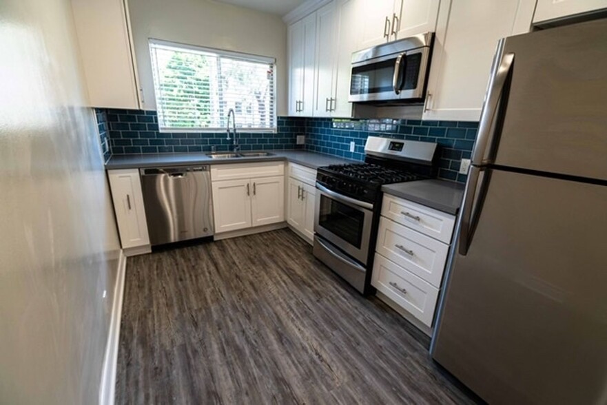 Interior Photo - 123 California Ave