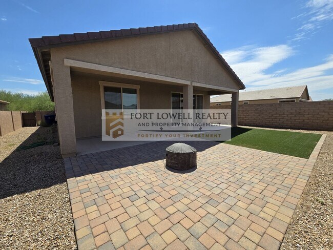 Building Photo - Modern 3 Bed / 2 Bath Home with Open Floor...
