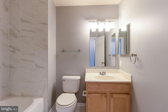 Building Photo - 43147 Huntsman Square