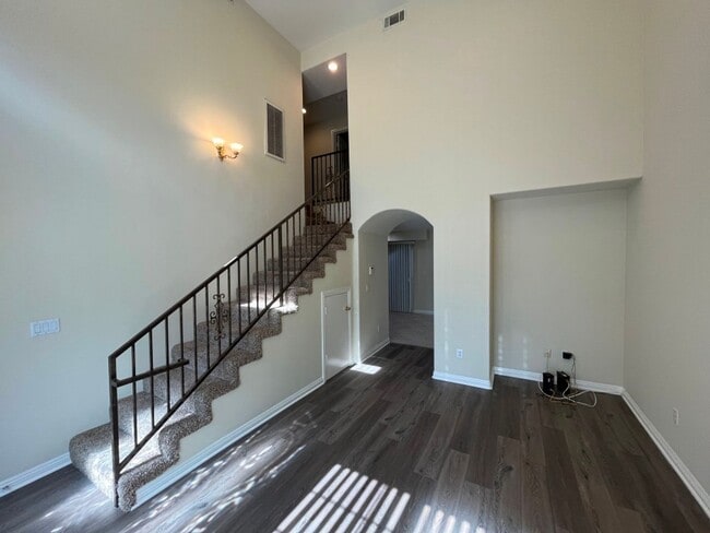 Building Photo - Upgraded 3+2.5 end unit w/attached garage ...
