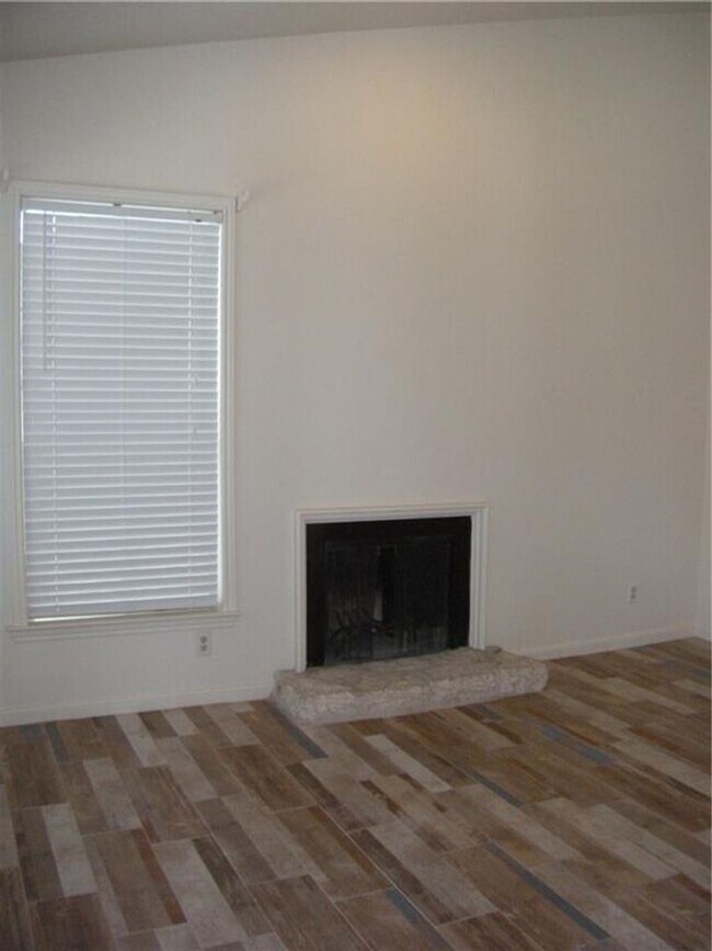 Building Photo - 2529 Rio Grande St