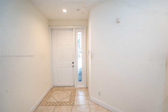 Building Photo - 2685 NE 9th Ave