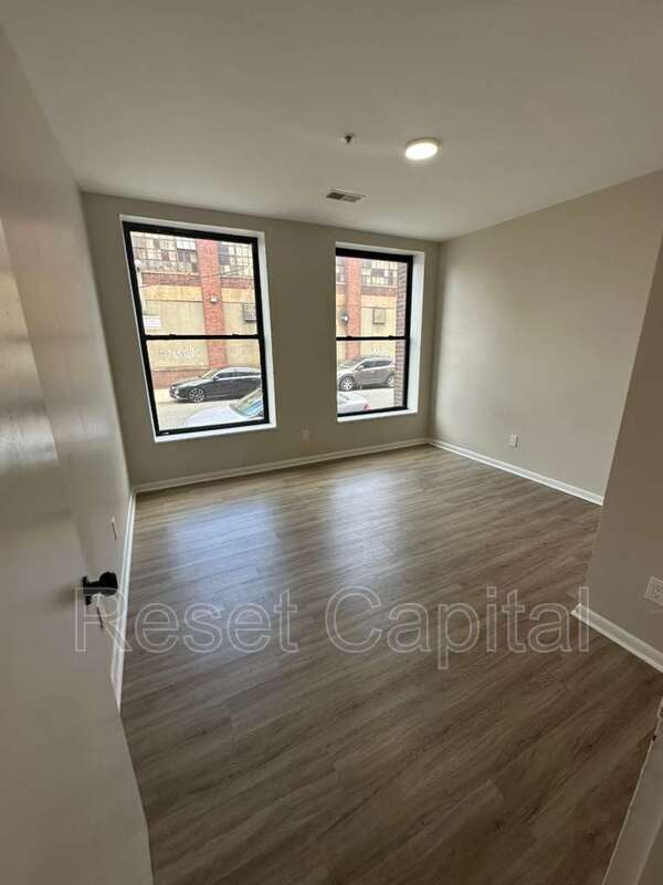 Building Photo - 355 Hamilton Ave