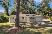 Building Photo - Charming 3BR/1BA Ranch Home with Open Layout & Fenced Backyard