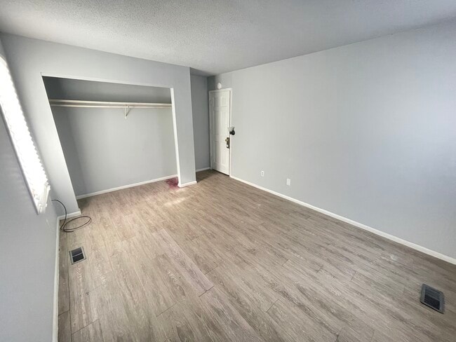 Building Photo - 924 Blue Ridge Dr