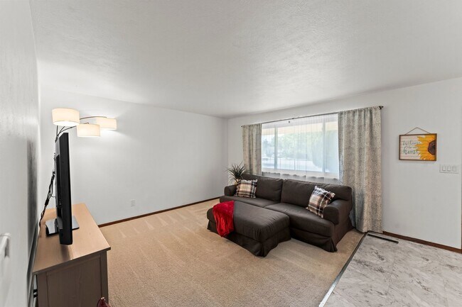 Building Photo - 4025 N Carefree Cir