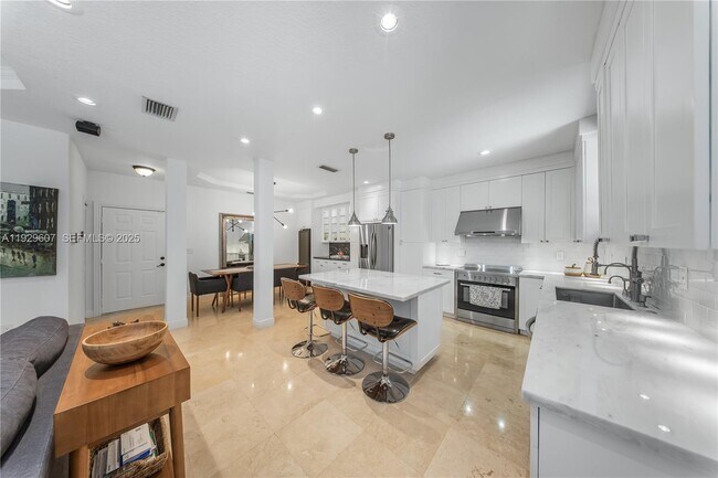 Building Photo - 3922 SW 60th Ave