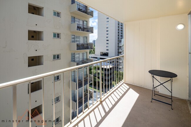 Building Photo - 440 Lewers St