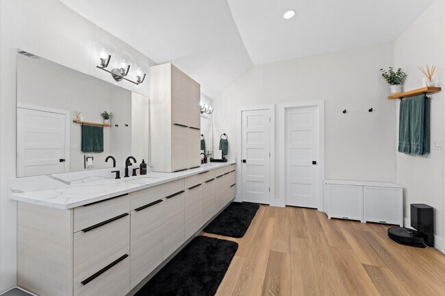 Building Photo - 10826 Moonlight Dr