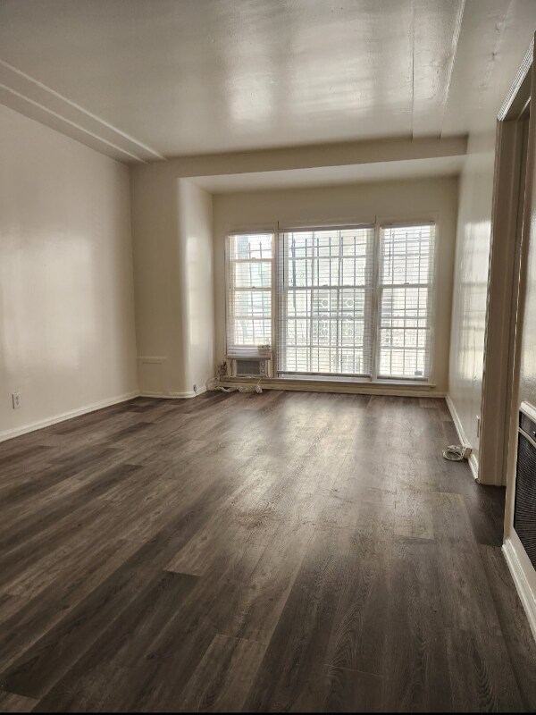 Building Photo - 1781 N Orchid Ave