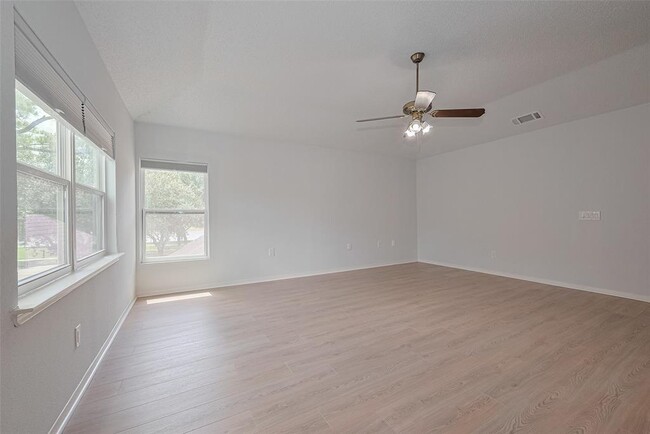 Building Photo - 3131 Double Lake Dr