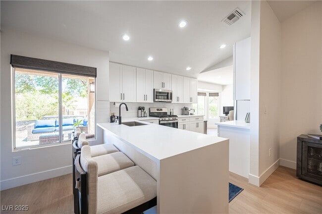 Building Photo - 2548 Tumble Brook Dr