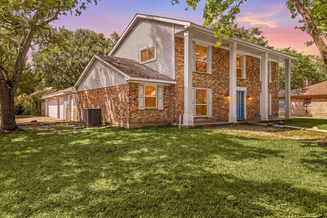 Building Photo - 2114 Briargreen Dr
