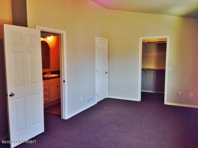 Building Photo - 3 Bed / 2 Bath Midtown Townhouse!