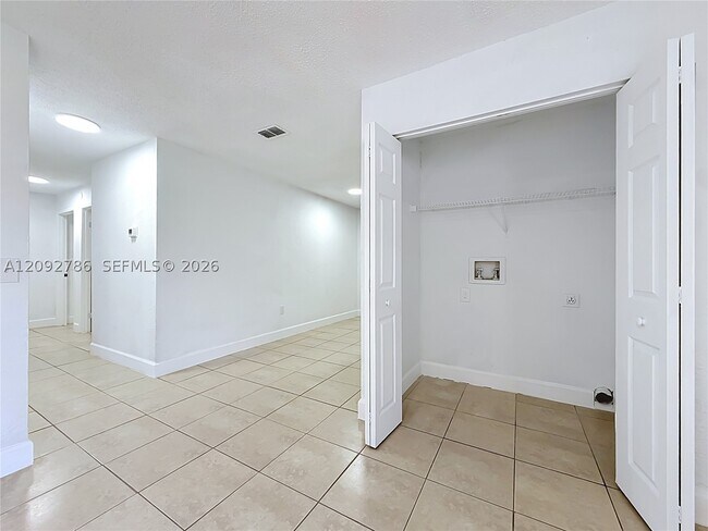 Building Photo - 4362-4364 Azora Rd