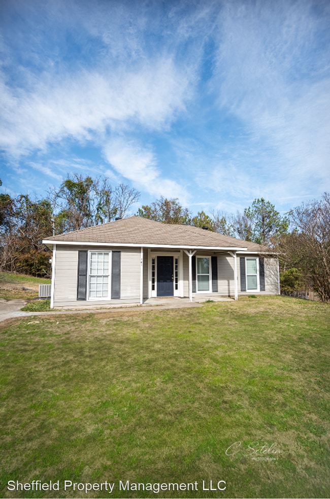 Building Photo - 3 br, 1.5 bath House - 161 Lee Rd 207