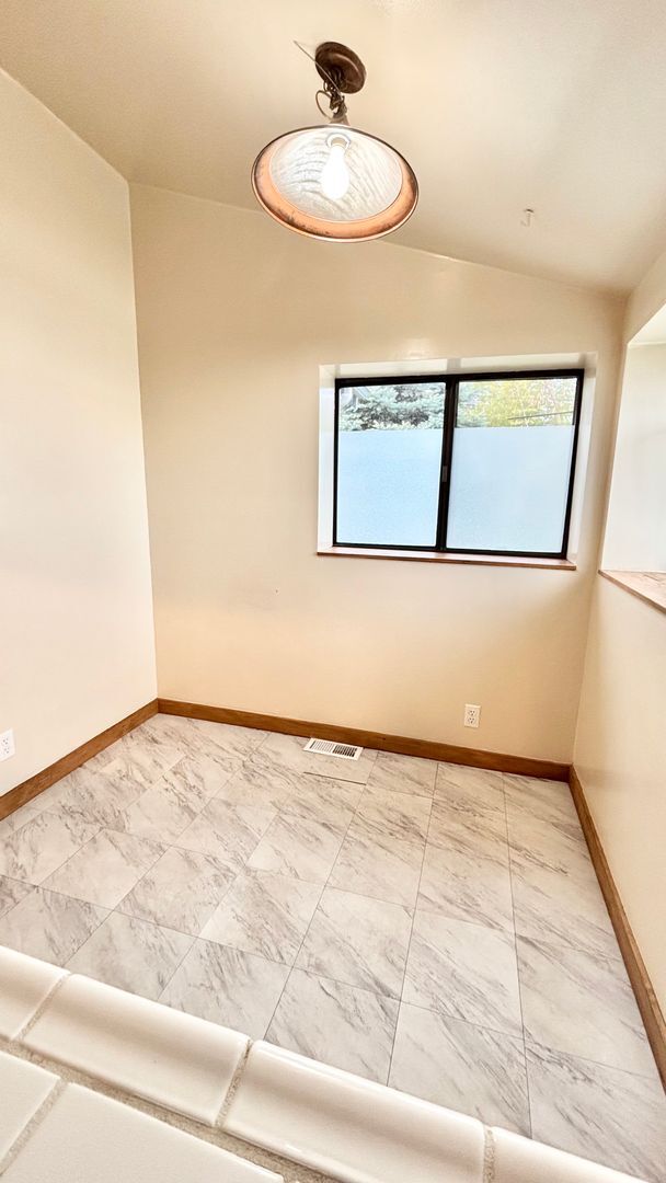 Building Photo - Character-Rich 1912 Home in North Portland – Spacious 2 Bed / 1 Bath