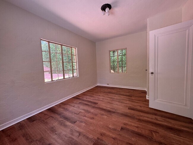 Building Photo - 3 Bed 2 Bath Home in Golfview