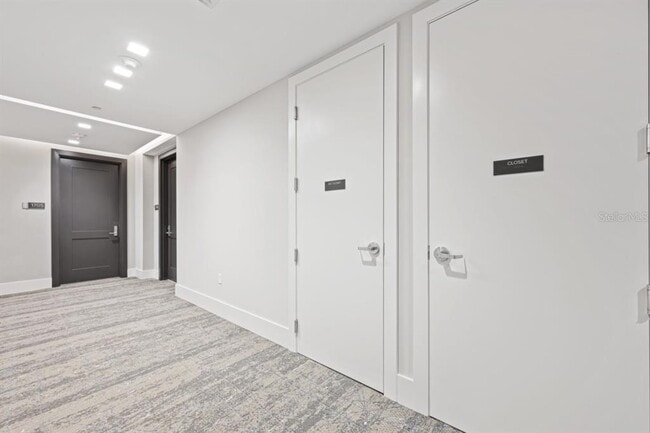 Building Photo - 301 1st St S