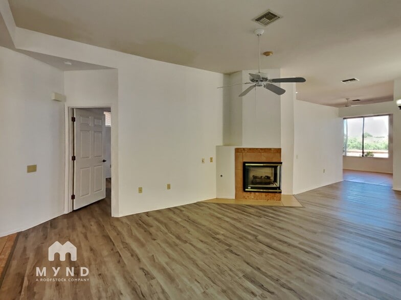 Building Photo - 1606 W Calle Del Ducado