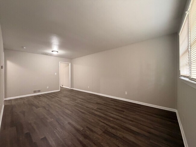 Building Photo - 1073-1075 Wisteria Dr SW