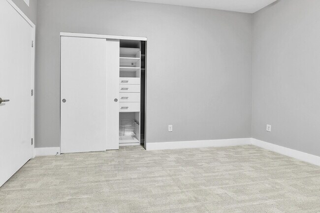 Building Photo - $1,495.00 - 1 Bed, 1 Bath Condo with In Unit Laundry in Secured Building!