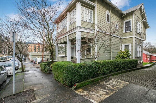 Building Photo - Charming 1-Bedroom Coming Soon!