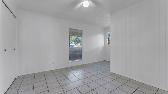 Building Photo - 848 Pecan Ln