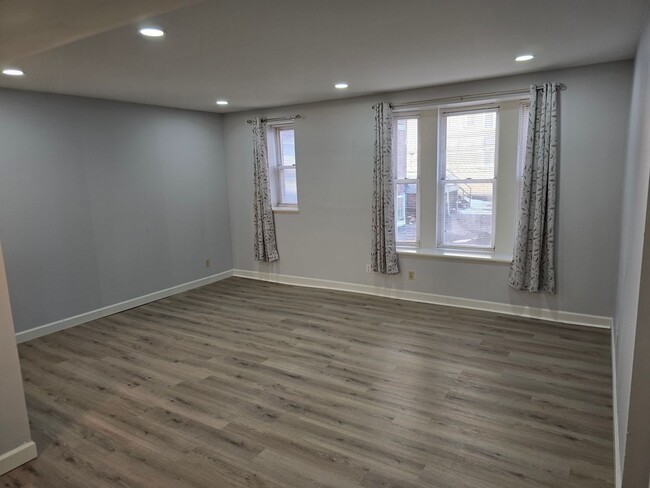 Building Photo - Beautifully renovated TWO-bedroom Condo on...