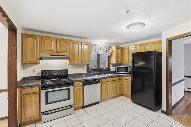 Building Photo - 17 Circle Rd