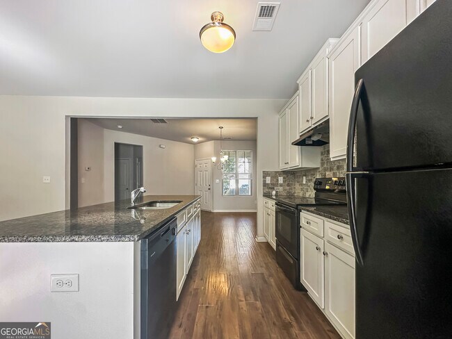 Building Photo - 206 Daisy Cir