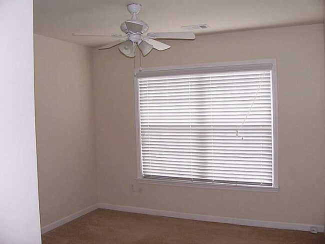 Building Photo - 11040 Brunson Dr