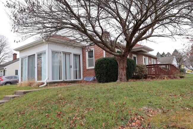 Building Photo - Rancher on a Quiet Manheim Borough Street