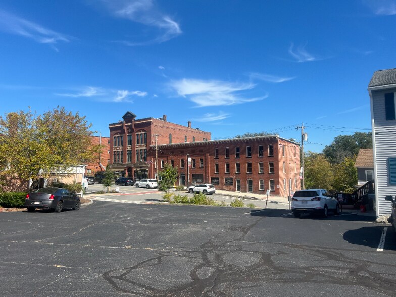 Building Photo - 12 S Main St