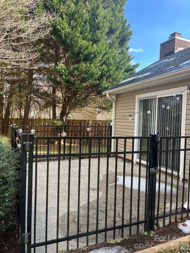 Building Photo - 9015 Carastan Dr