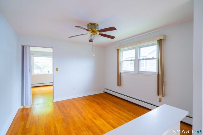 Building Photo - 326 Grovers Ave
