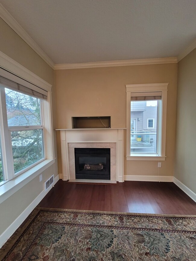 Building Photo - Contemporary Condo in Johns Landing
