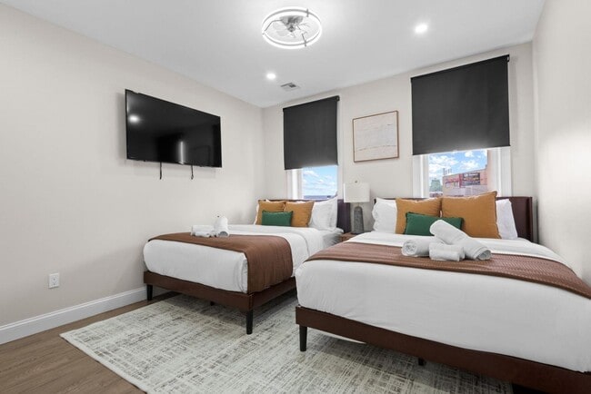 Building Photo - 3316 Summit Ave