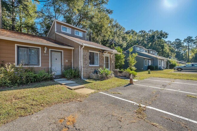 Building Photo - 2203 Sandpiper St