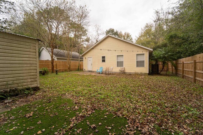 Building Photo - 841 Helen St