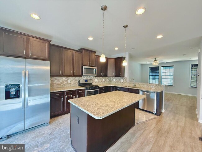 Building Photo - 4721 Six Forks Dr