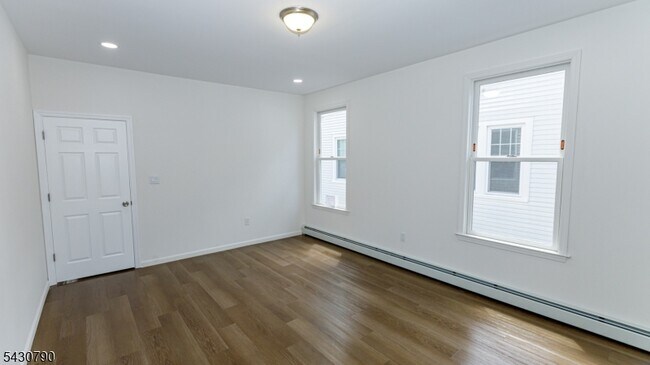 Building Photo - 182 Ellery Ave
