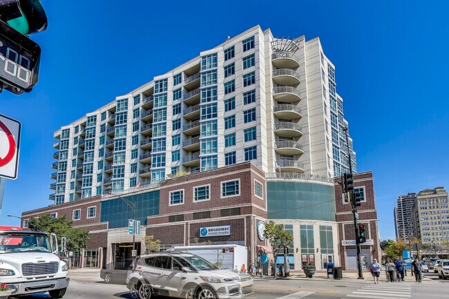 Building Photo - 1134 W Granville Ave