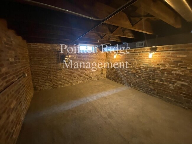 Building Photo - 119 N Glover St