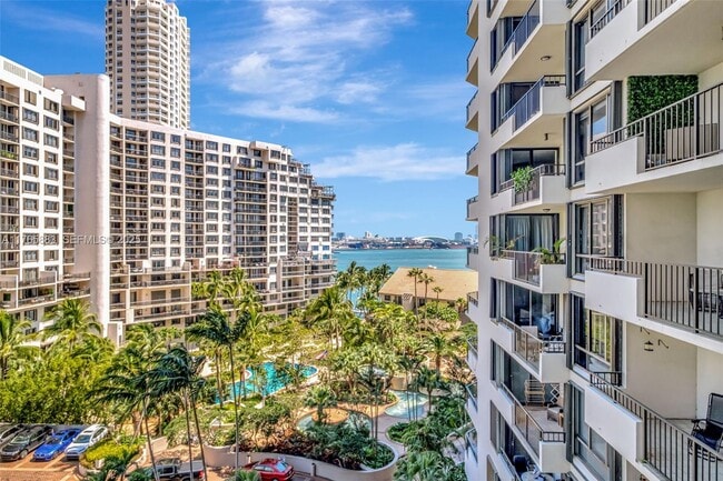 Building Photo - 520 Brickell Key Dr