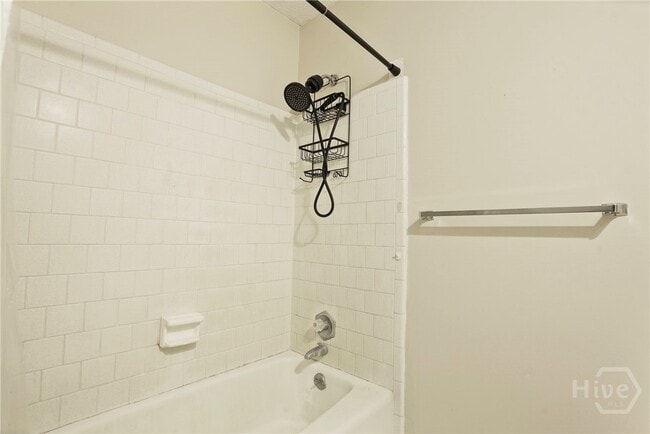 Building Photo - 204 Pine Grove Dr